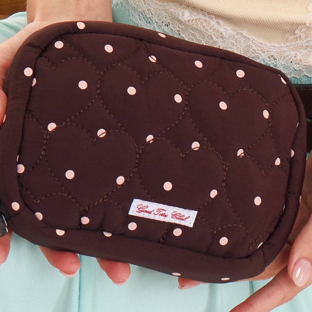 Regular Bread Puffer Pouch (Chocolate Heart)